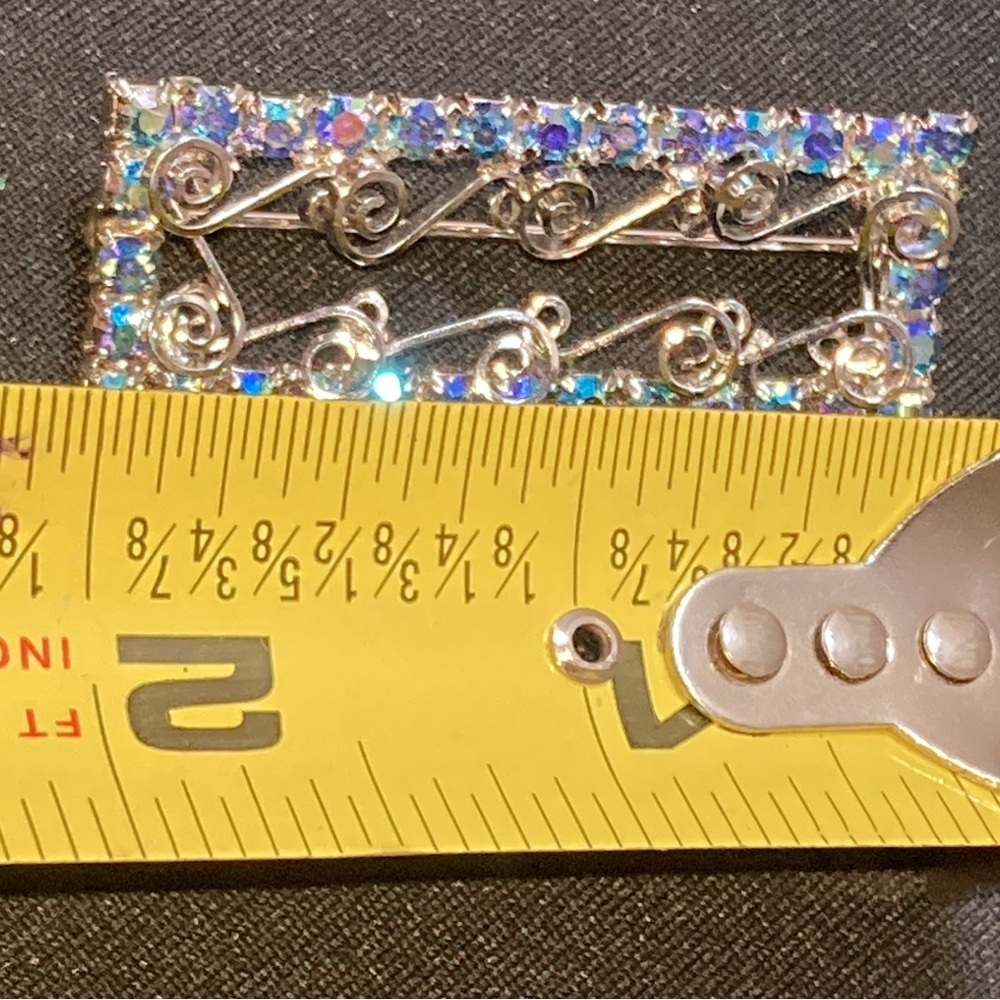 VINTAGE RECTANGULAR SILVER TONE RHINESTONE BROOCH WITH SPIRALS - UNSIGNED - Picture 9 of 10